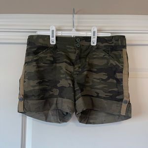 Sanctuary Green Standard Surplus Camo Shorts